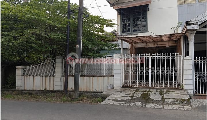 Dijual Rumah Tua Hitung Tanah Hook Lebar Jalan 2-3 Mobil Cocok untuk Rumah Kost dan Rumah Tinggal di Kelapa Gading