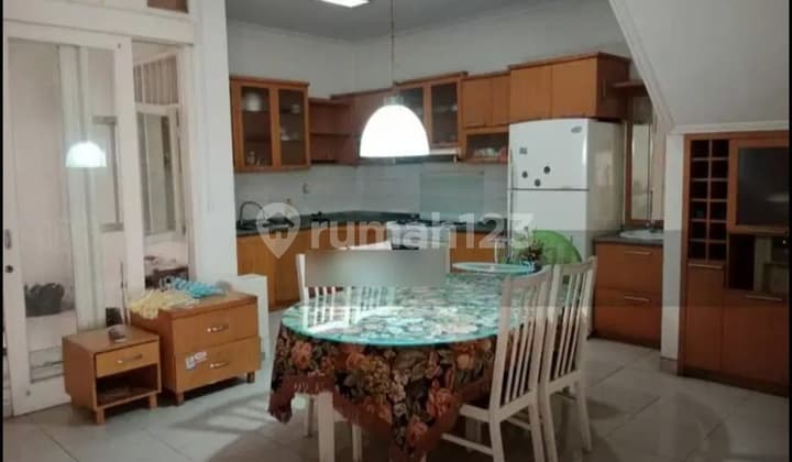 Disewakan dan Dijual Rumah 3 Lantai Mewah Anti Banjir Sudah Ditinggikan Siap Huni Bangunan Kokoh 10X17 di Kelapa Gading (Kg005216)