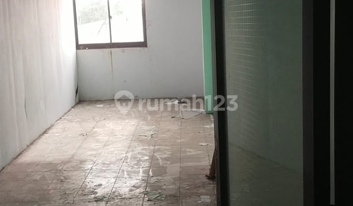 Disewakan Ruko Strategis 3 Lantai di Koja Cocok untuk Usaha Kuliner Dll Terltak di Jalan Raya Utama Besar (Kg005165)
