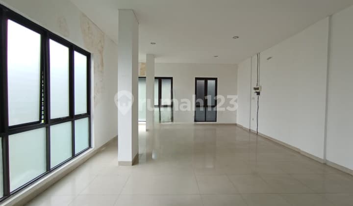 Disewakan Ruko Strategis Dekat Mall Kelapa Gading Siap Pakai Cocok untuk Usaha