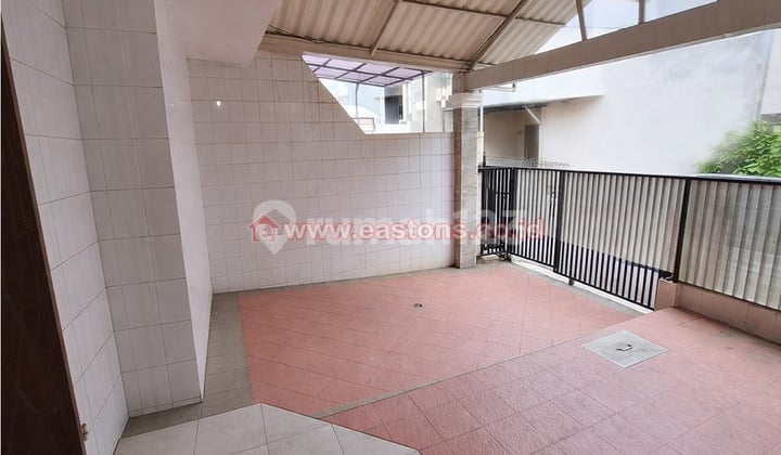 Disewa dan Dijual Rumah 1,5 Lantai Terawat dan Siap Huni di Kelapa Gading (Kg005212)