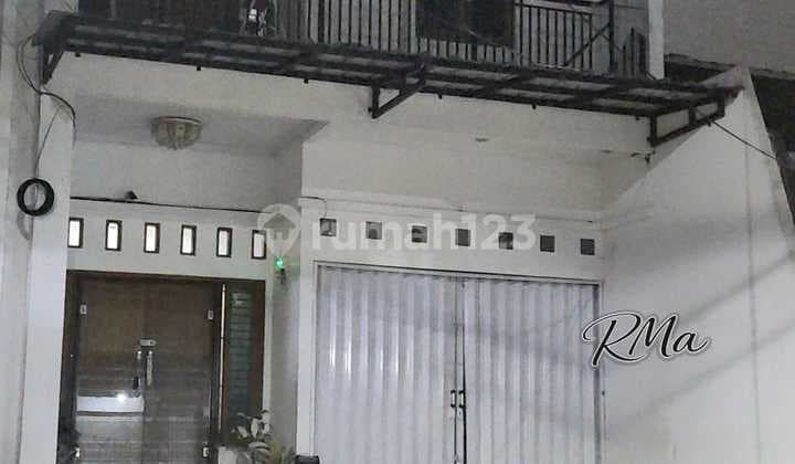 For Sale: Neat House, in a Strategic Location. Right by the roadside in Ciracas.