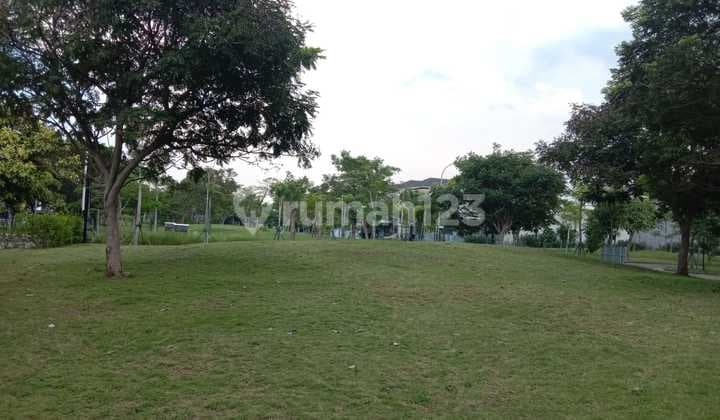 37. For Sale Large Golf Island Plot with Backing to Lake, Cheapest.