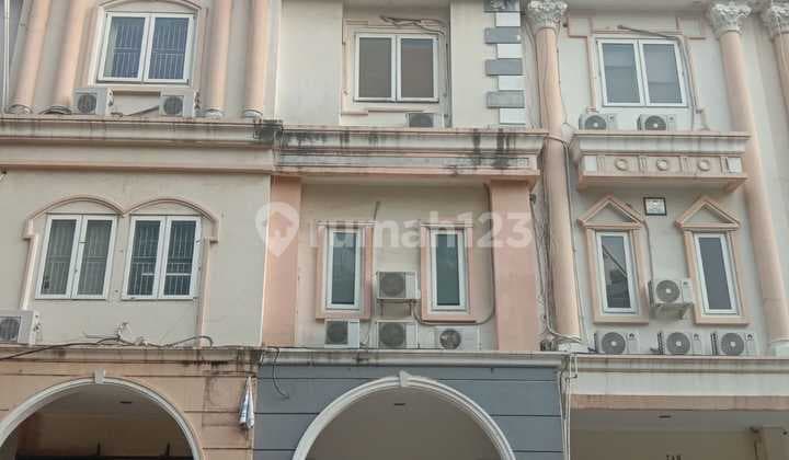 50. Ruko Manyar Permai 5x15 (Shophouse) Facing inward, near an International School.