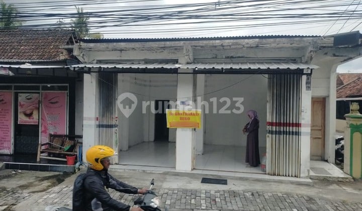 Disewakan Ruang Usaha 1 Lantai Premium, Hanya Selangkah Dari Stadion Maguwoharjo, Sleman.