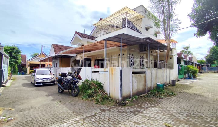 Rumah 2 Lantai Semi Furnished Siap Huni di Perum Griya Ambarketawang, Gamping - Dekat Stasiun Patukan