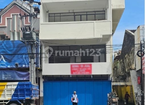 Ruko di Pusat Bisnis Jl.urip Sumoharjo, Kodya Yogyakarta Ruko di Pusat Bisnis Jl.urip Sumoharjo, Kodya Yogyakarta