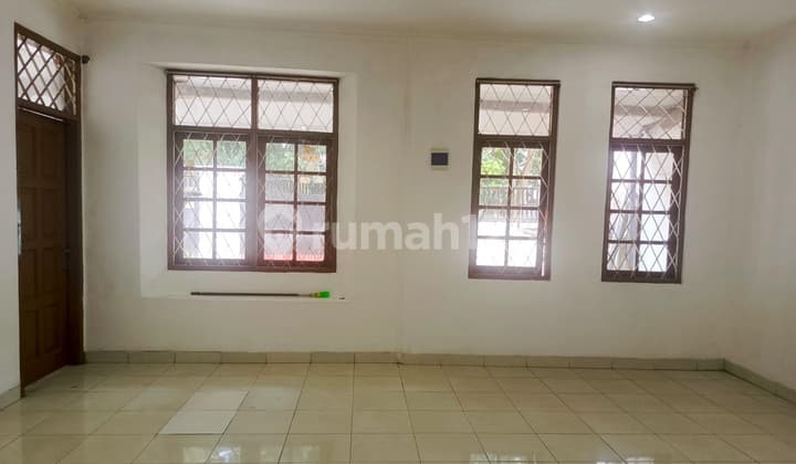Disewakan : Rumah di Bumi Kopo Kencana. Jalan Peta, Bandung Kota