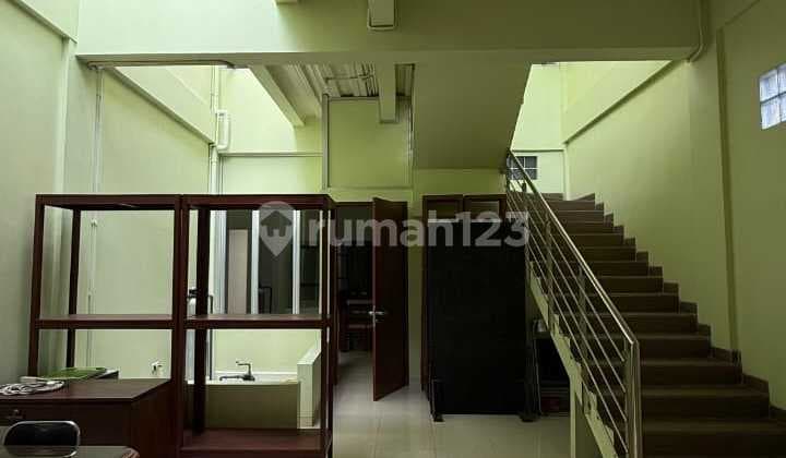 Dijual Rumah Luas di Sudirman