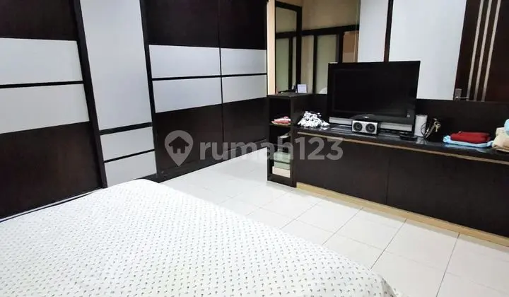 Dijual Rumah Singgasana Pradana 1 Lantai Terawat Siap Huni