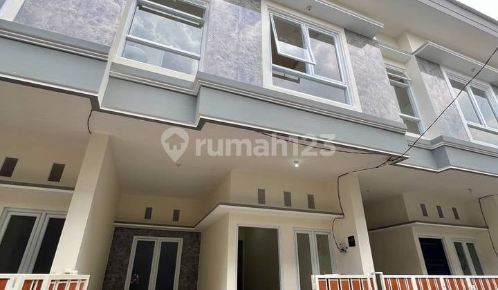 Rumah Baru Gress Konsep Townhouse Siap Huni Lokasi Ploso