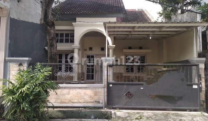 Selangkah ke Raya Wiyung Rumah Minimalis Lokasi Taman Pondok Indah Surabaya