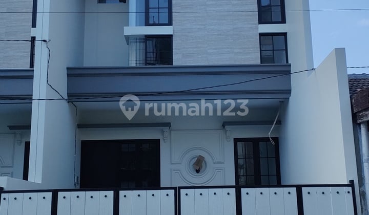 Selangkah ke Raya Wiyung Rumah New Minimalis Siap Huni