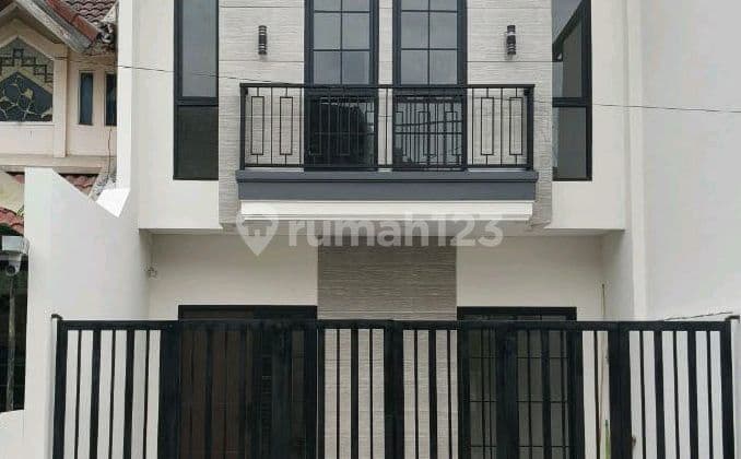 Terletak di Pantai Mentari Rumah Baru Gress Bergaya Kontemporer