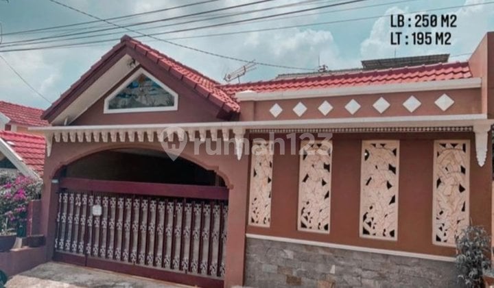 Rumah Sangat Terawat di Villa Aster Banyumanik