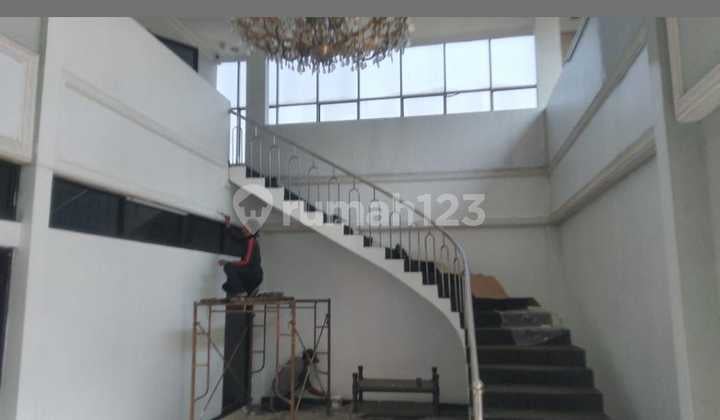 Disewakan Gedung Bagus 3 Lantai untuk Kantor di Narogong Bekasi
