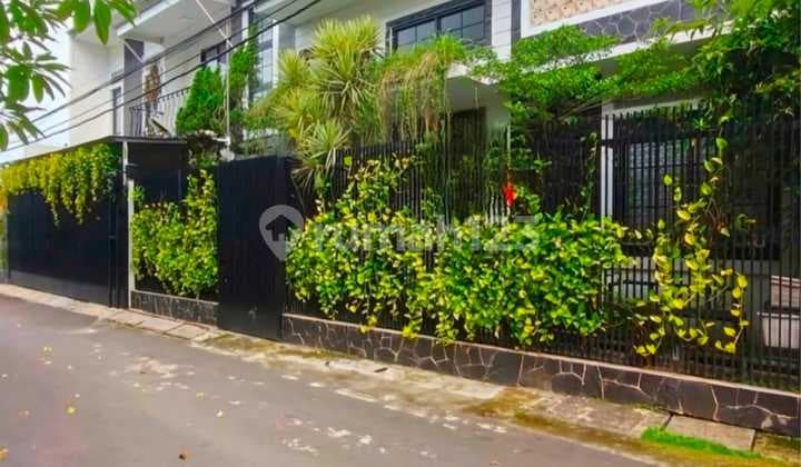 Dijual Rumah Mewah di Bambu Apus Jakarta Timur