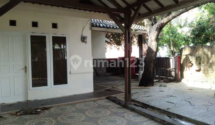 Disewakan Rumah Strategis di Duta Bumi Bekasi