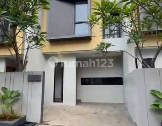 Rumah 2 Lantai Bebas Banjir Lokasi Strategis