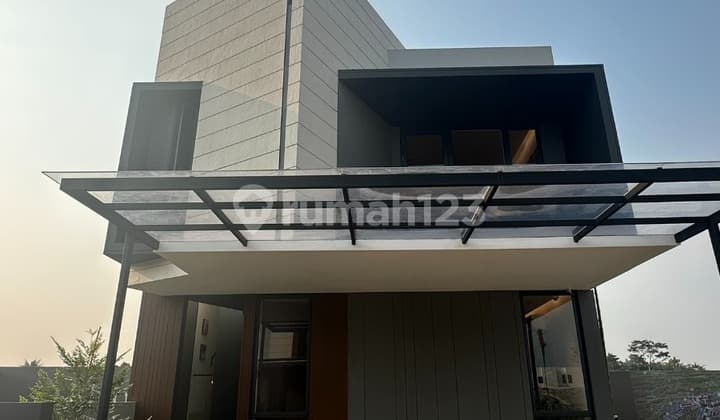 Rumah 2 Lantai Siap Huni Bebas Banjir Tanah Luas