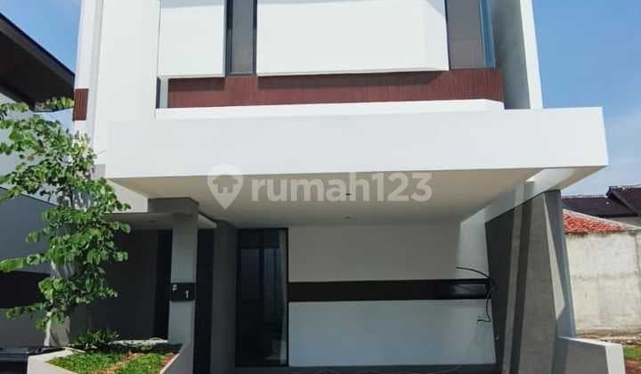 Rumah, 2 Lantai, Dekat Pusat Perbelanjaan, Dekat Akses Tol