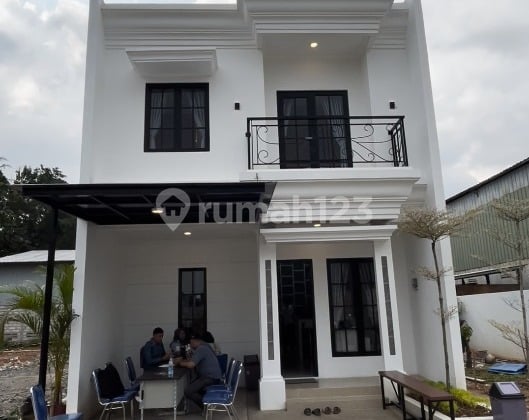 Rumah Mewah Desain American Clasic Harga Murah