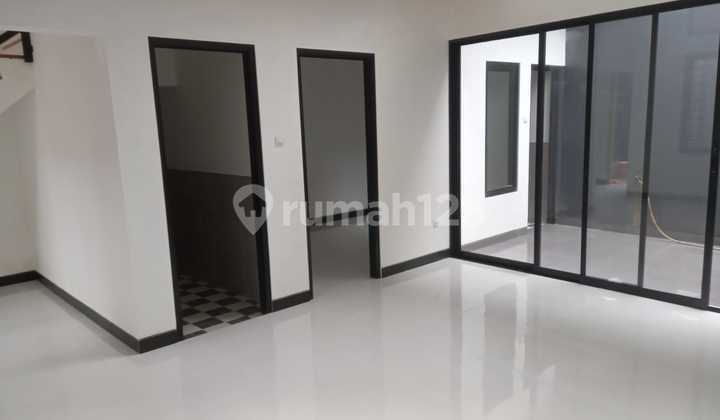 Brand New! Rumah Bagus Minimalis 2 Lantai di Ciater Serpong, Tangerang Selatan