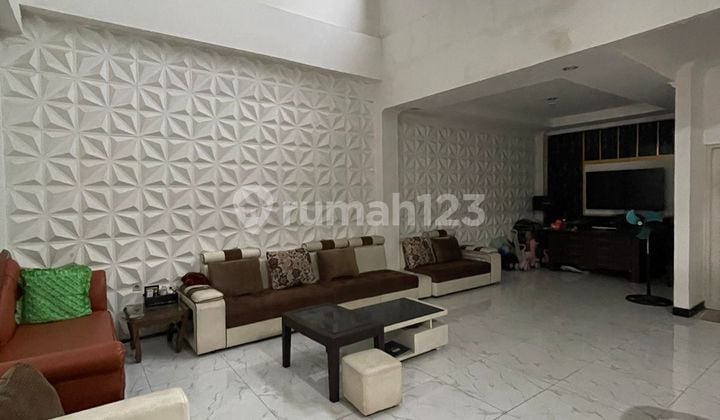 Rumah Bagus 3 Lantai Siap Huni Ada Rooftop di Meruya, Jakarta Barat