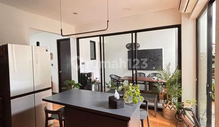Rumah Indah 2 Lantai Siap Huni Lokasi Strategis di Jagakarsa, Jakarta Selatan