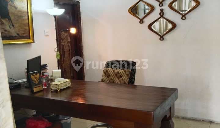 Ruang Usaha 3 Lantai + Rooftop Siap Huni Lokasi Strategis di Kemang, Jakarta Selatan