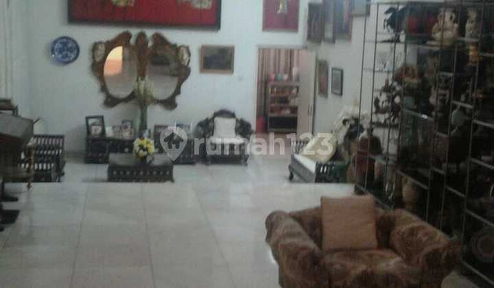 Rumah Tua Lokasi Premium Dekat Pusat Bisnis dan Perkantoran di Kawasan Elit Wijaya, Kebayoran Baru - Jakarta Selatan