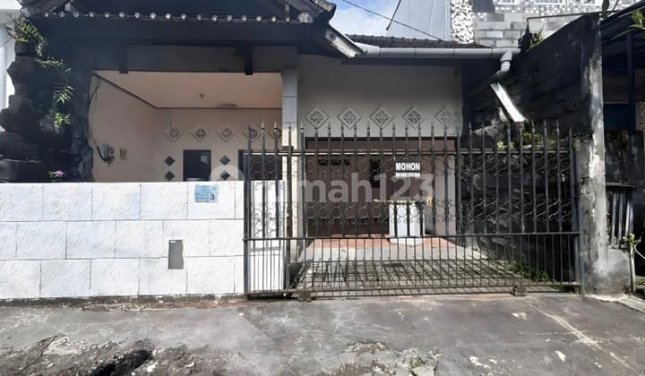 For Rent Economically Priced House on Jalan Gatot Subroto Dangin Puri Kaja, Denpasar Strategic Location