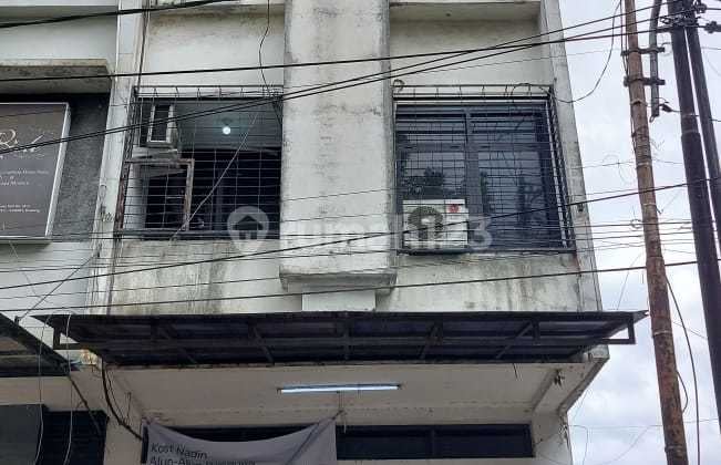 Ruko 4 Lantai Lokasi Strategis Dekat Alun-Alun Kota Bandung dengan 5 Kamar Kost