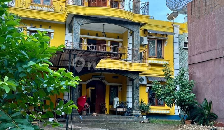Rumah Besar 3 Lantai Lokasi Strategis Kalisari Jakarta Timur