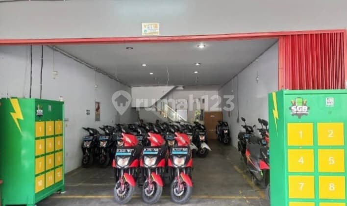 Ruko 2.5 Lantai Lokasi Strategis Cocok Usaha di Ciracas Jakarta Timur