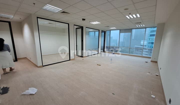 Disewakan Ruang Kantor Berbagai Ukuran di Menara Sun Life