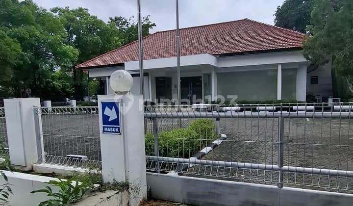For Rent Building on A.yani Street Near Simpan