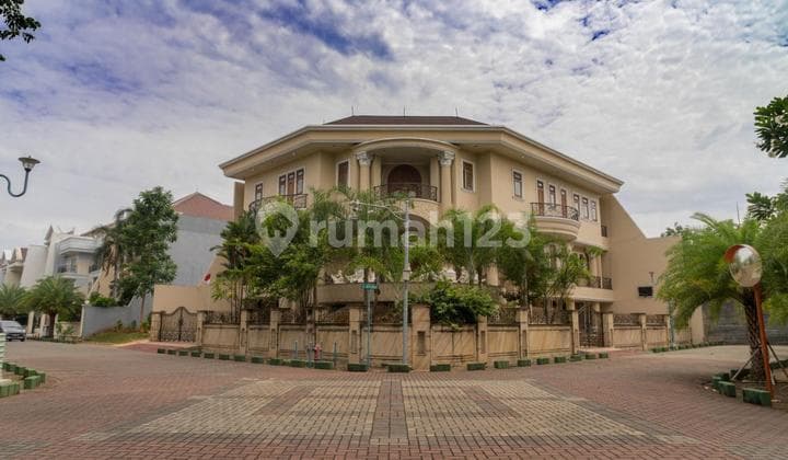 Dijual Rumah Hoek Mewah di Kuta Indah, Bukit Gading Villa, Kelapa Gading