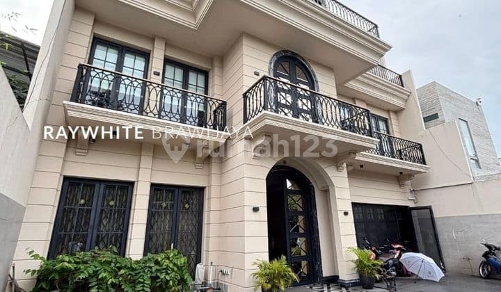 Luxurious Modern House At Cempaka Putih Jakarta Pusat
