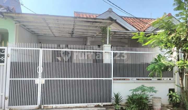 For Rent Fast 1-Story House Ready to Occupy, Semi-Furnished, Neat and Flood-Free in Harapan Indah, Bekasi