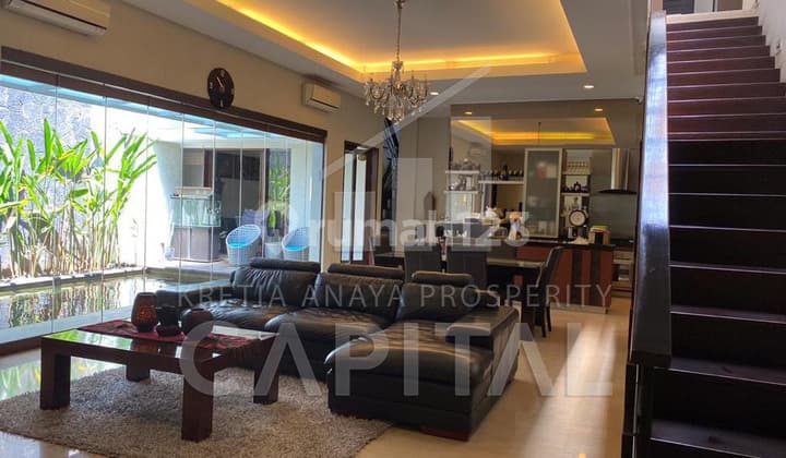 Rumah Mewah di Singgasana (Lux)