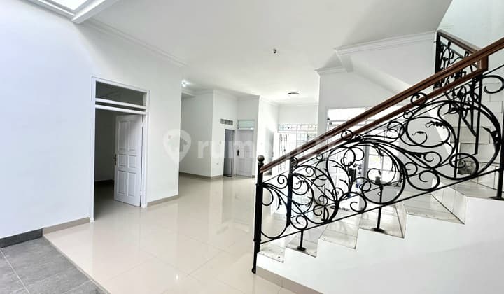 Dijual Rumah Keren di Tki 2