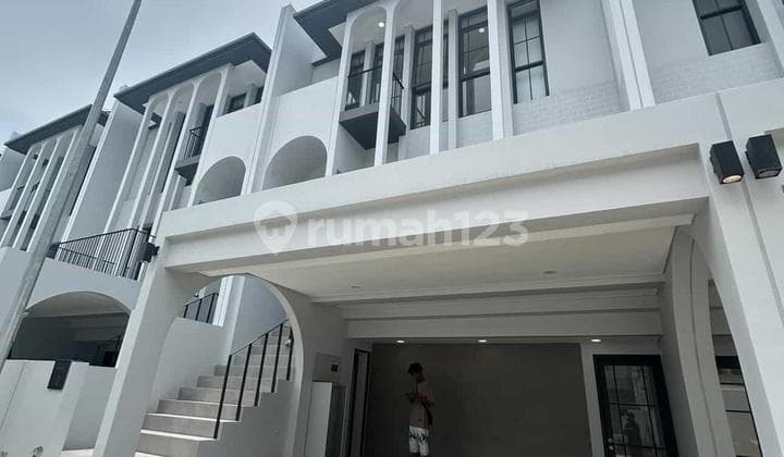 Rumah Elegant 3 Lantai Siap Huni - Greenwich BSD