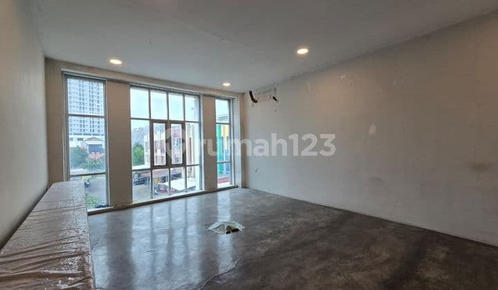 Attached Shophouse Connecting no. 25 & 26 in Modernland Tangerang