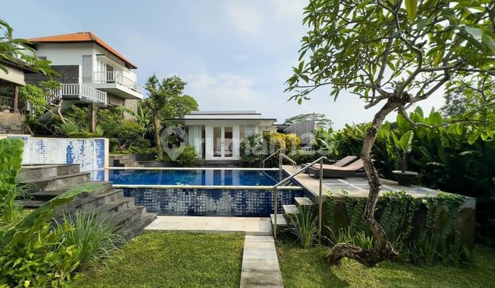 Dijual Villa Mewah di Canggu, Badung