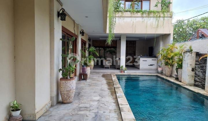 Selling Luxury Villa in Berawa, Canggu, Badung