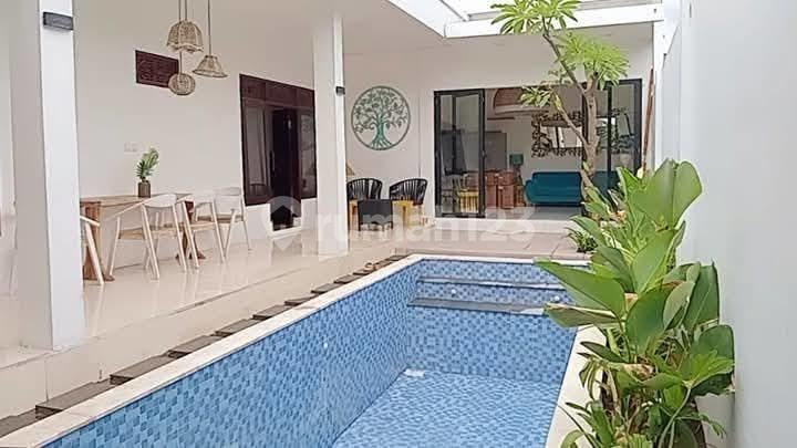 Villa Baru Dekat Pantai Seminyak Sekolah International, Kerobokan