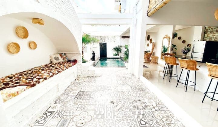 Villa Full Furnished Kolam Renang Lokasi Strategis di Seminyak
