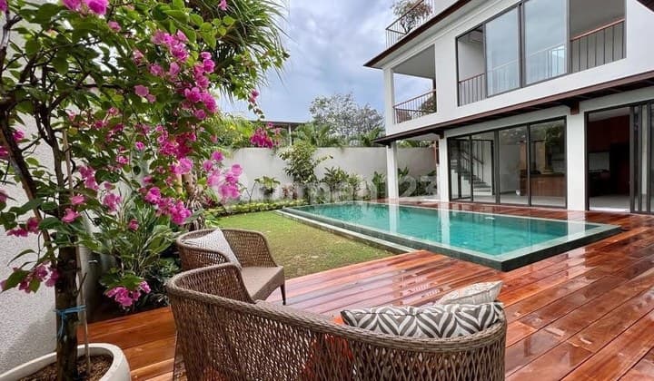 Villa 2,5 Lantai Furnish Pool Siap Huni Strategis di Jimbaran
