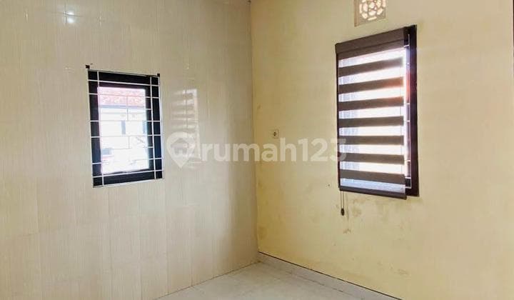 Rumah 2 Lantai Strategis Siap Huni Ada Balkon Parkiran, Kebo Iwa